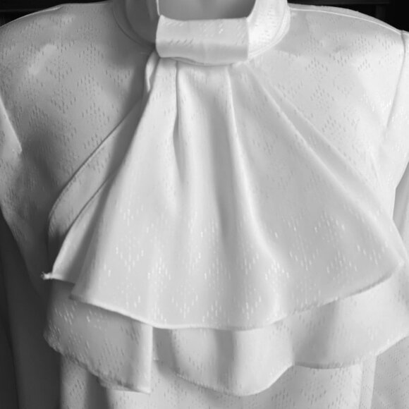 Medium 10 True Vintage Blouse White Ruffled High Neck Button Back Mom Secretary - Picture 3 of 7